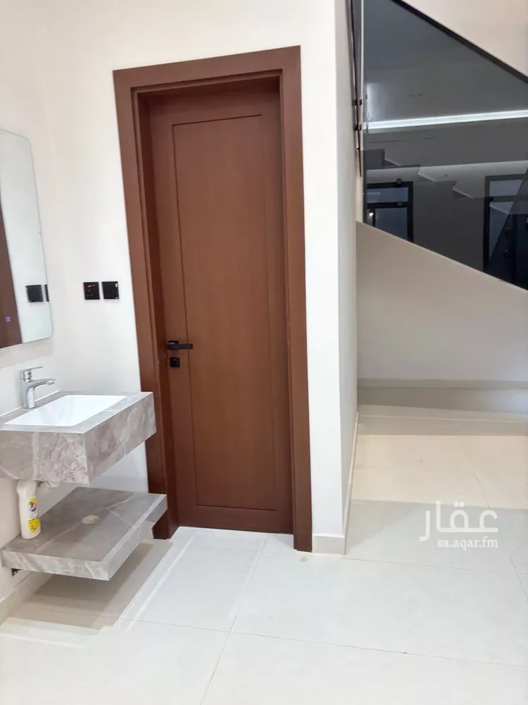 فيلا للبيع في شارع سعيد بن نفيل, حي الرمال, مدينة الرياض, منطقة الرياض صورة 2
