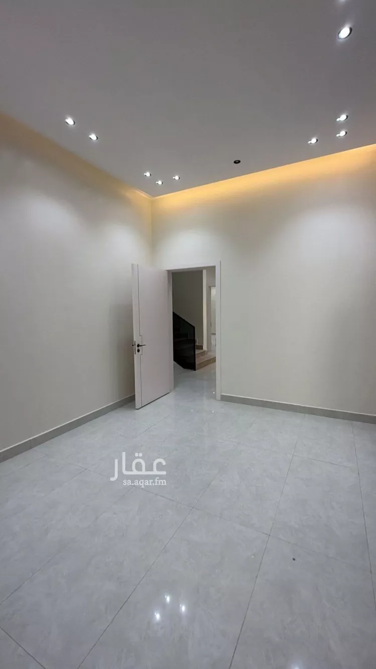 فيلا للبيع في شارع إبراهيم بن حسين, حي الرمال, مدينة الرياض, منطقة الرياض صورة 3