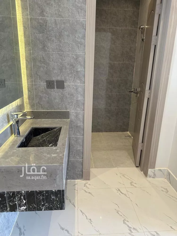 دور للبيع في شارع حسن مشاط, حي عكاظ, مدينة الرياض, منطقة الرياض 10