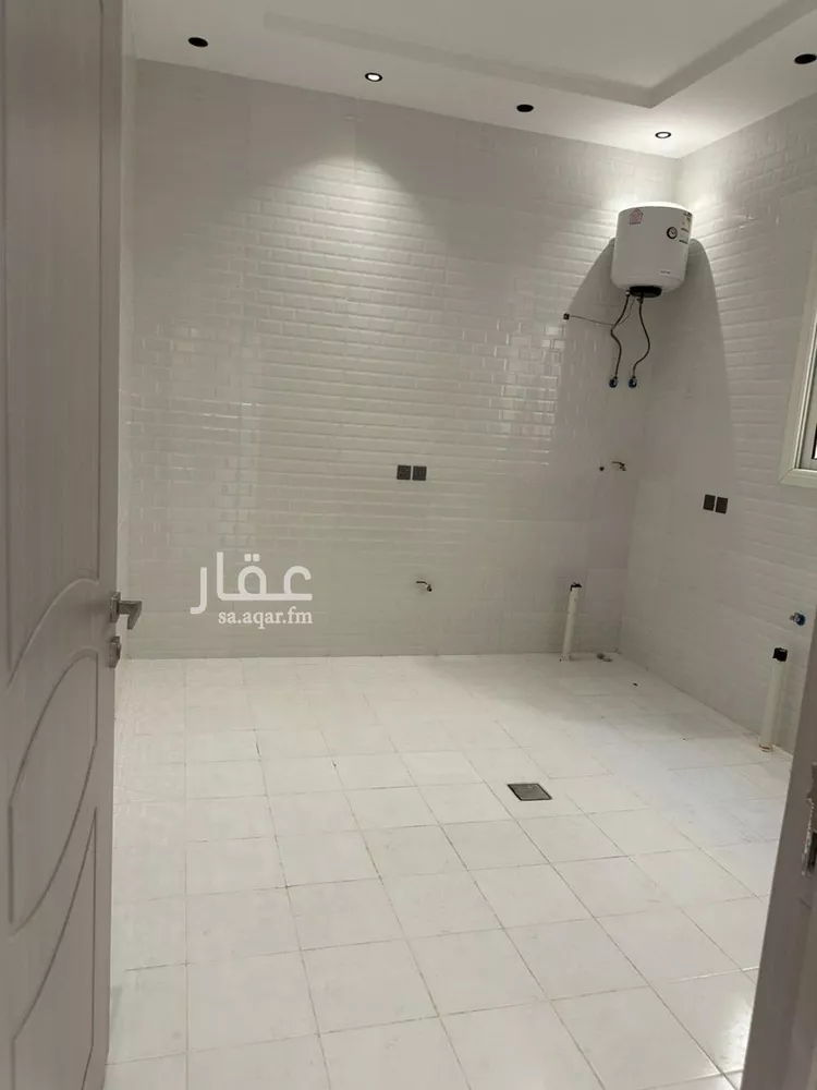 دور للبيع في شارع حسن مشاط, حي عكاظ, مدينة الرياض, منطقة الرياض 12