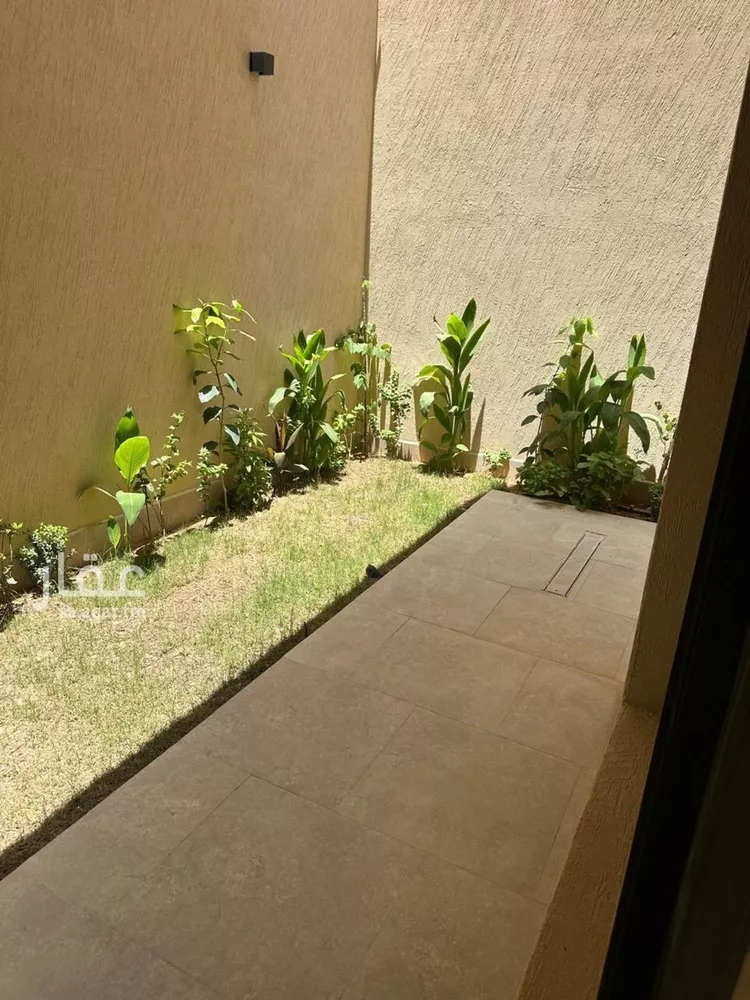 Floor for Sale in Riyadh Al Qirawan 17
