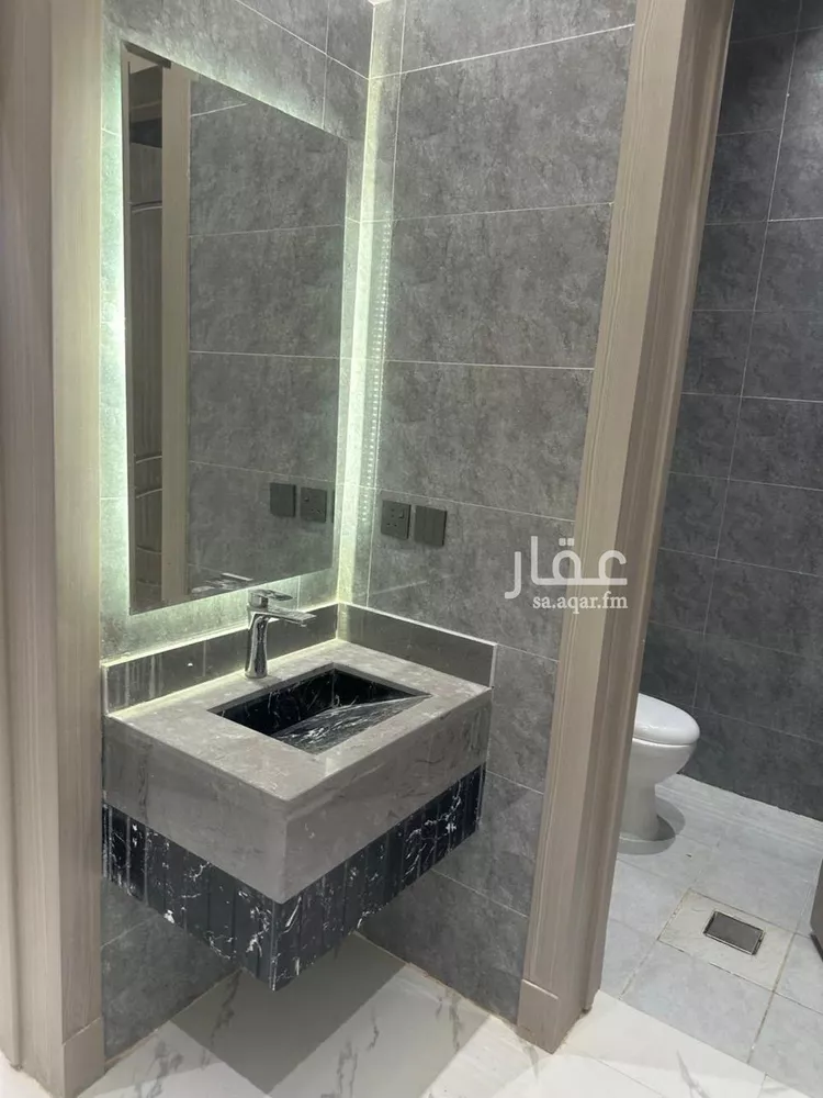 دور للبيع في شارع حسن مشاط, حي عكاظ, مدينة الرياض, منطقة الرياض 13