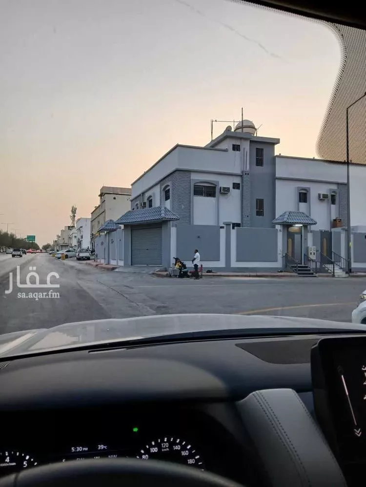 فيلا للبيع في شارع  ابي حنيفه, حي العريجاء الأوسط, مدينة الرياض, منطقة الرياض