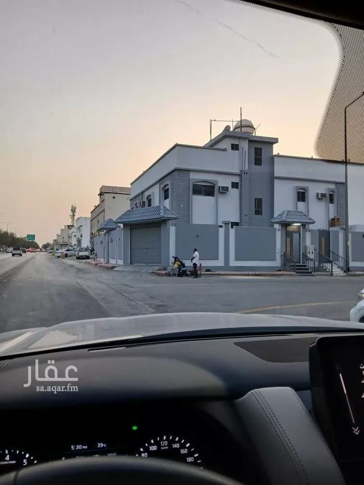 فيلا للبيع في شارع  ابي حنيفه, حي العريجاء الأوسط, مدينة الرياض, منطقة الرياض