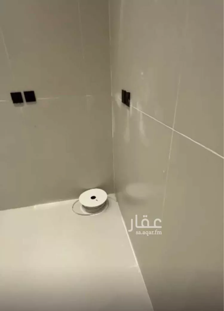 Floor for Sale in Riyadh Al Janadriyah