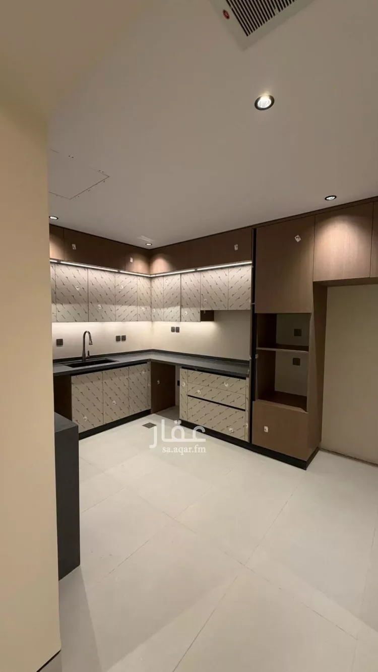 Floor for Sale in Riyadh King Fahd 12