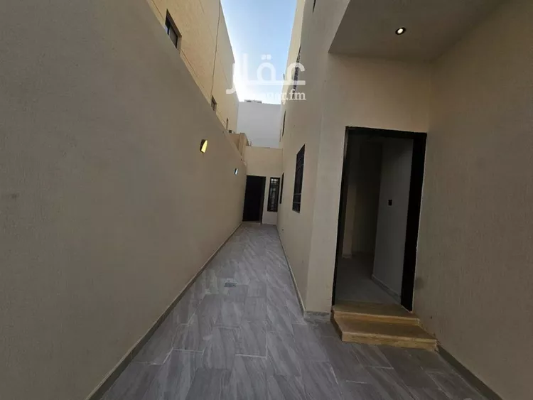 دور للبيع في شارع حسان بن قيس, حي بدر, مدينة الرياض, منطقة الرياض صورة 4