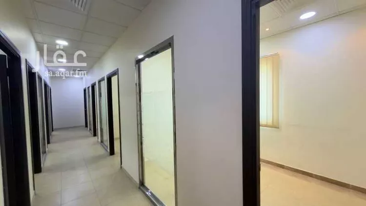 عمارة للإيجار في شارع مكة المكرمة الفرعي, حي الضباط, مدينة الرياض, منطقة الرياض صورة 3