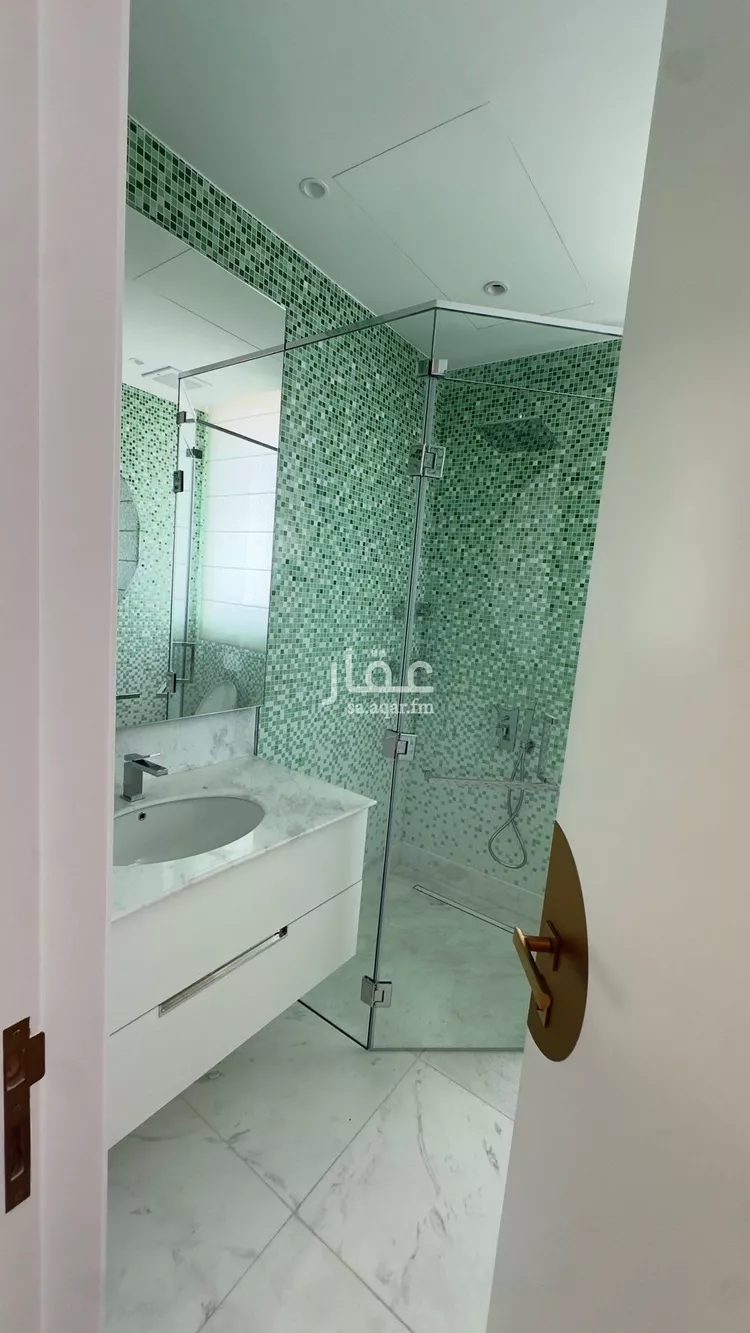 فيلا للإيجار في شارع مكة المكرمة الفرعي, حي الضباط, مدينة الرياض, منطقة الرياض صورة 2