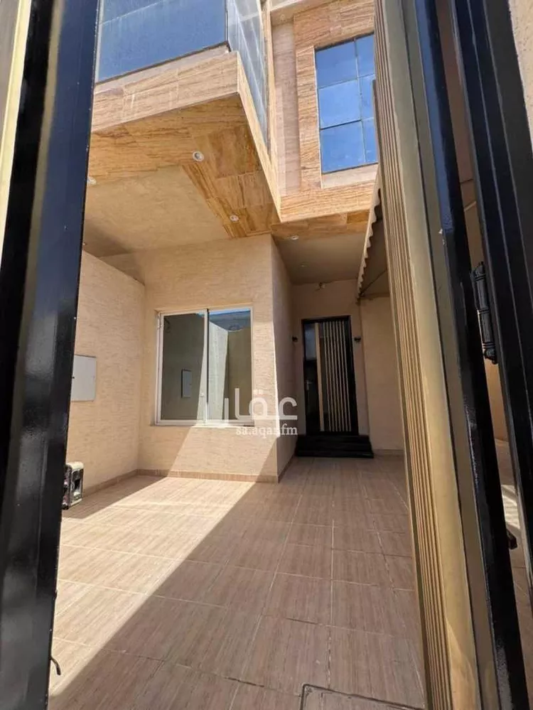 فيلا للإيجار في شارع عبدالله بن مالك, حي القيروان, مدينة الرياض, منطقة الرياض