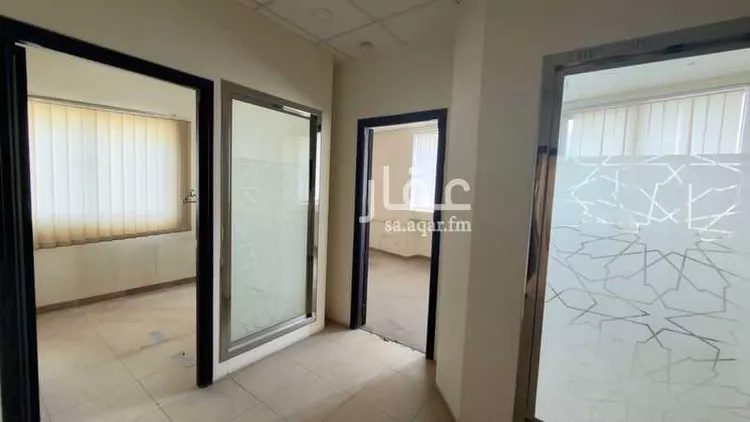 عمارة للإيجار في شارع مكة المكرمة الفرعي, حي الضباط, مدينة الرياض, منطقة الرياض صورة 2
