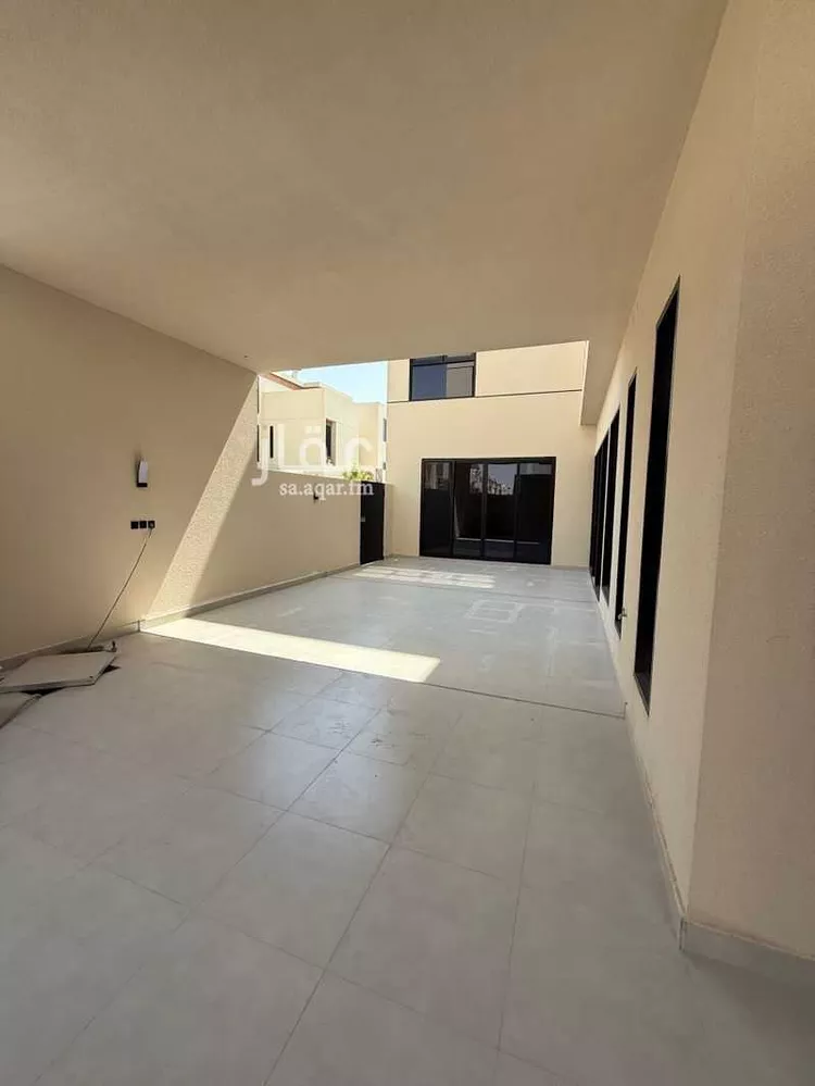 فيلا للبيع في شارع عمر ابن يوسف المقرئ, حي المهدية, مدينة الرياض, منطقة الرياض صورة 5
