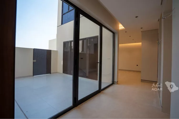 فيلا للبيع في شارع عمر ابن يوسف المقرئ, حي المهدية, مدينة الرياض, منطقة الرياض 7