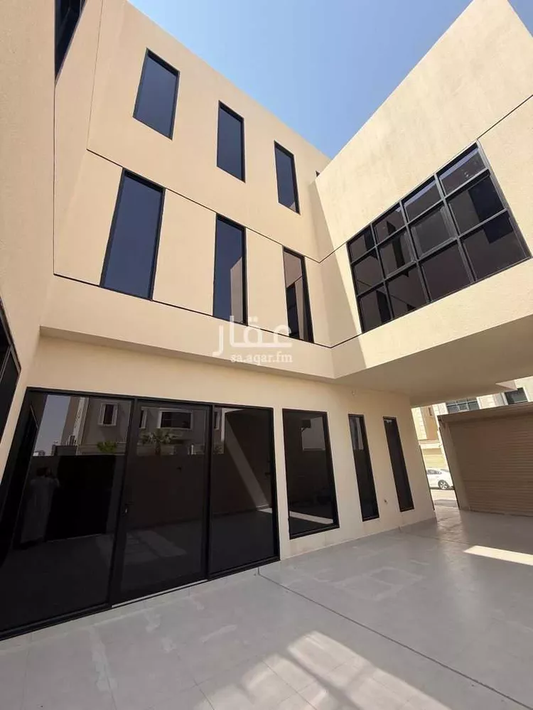 فيلا للبيع في شارع عمر ابن يوسف المقرئ, حي المهدية, مدينة الرياض, منطقة الرياض صورة 2