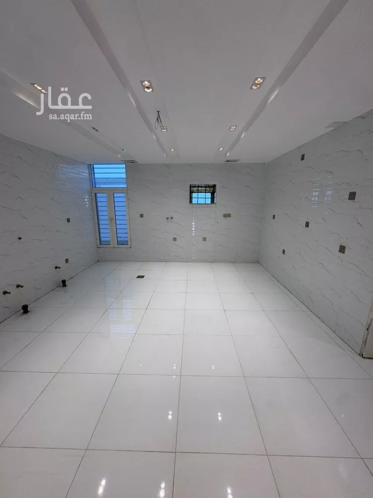 دور للبيع في شارع صفية بنت حيى بن اخطب, حي الورود, مدينة صامطه, منطقة جازان صورة 3