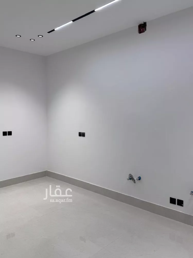 فيلا للبيع في شارع أنس الكناني, حي المهدية, مدينة الرياض, منطقة الرياض صورة 4