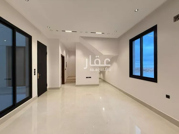 فيلا للبيع في شارع أبي الحسن الأسفرائيني, حي المهدية, مدينة الرياض, منطقة الرياض صورة 2