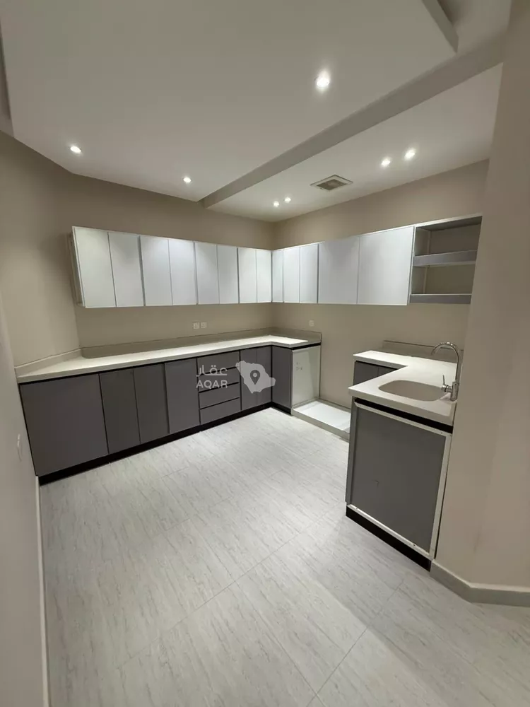 Floor for Rent in Riyadh Al Malqa 8