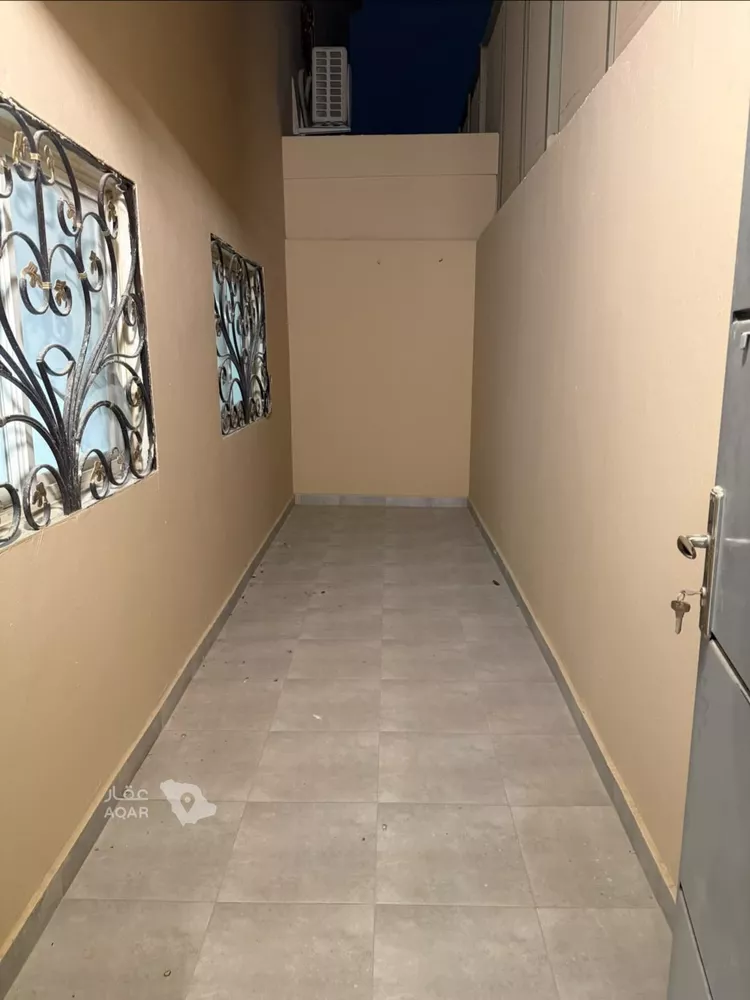 Floor for Rent in Riyadh Al Malqa 4