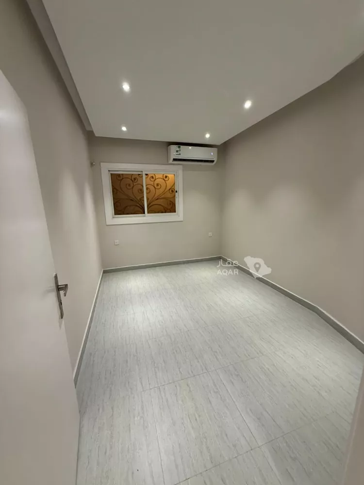 Floor for Rent in Riyadh Al Malqa 10