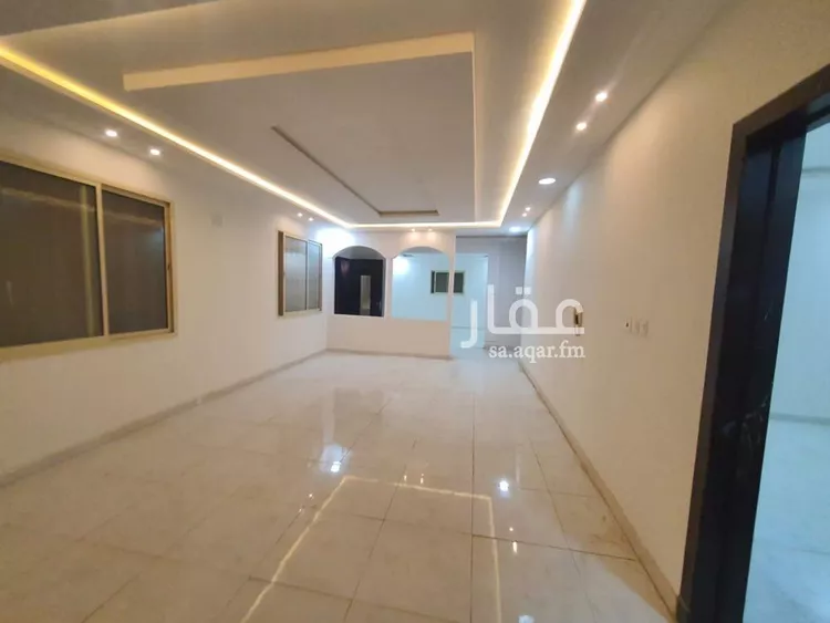 فيلا للبيع في شارع احمد بن محمد القطيعي, حي عكاظ, مدينة الرياض, منطقة الرياض صورة 2