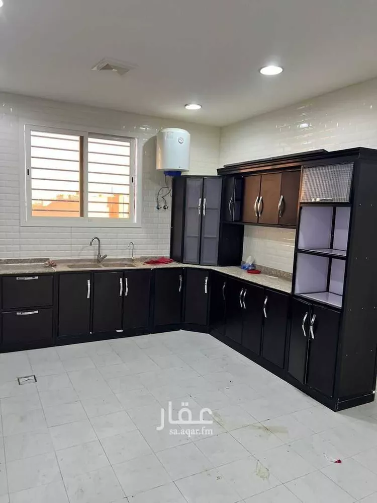 شقة للإيجار في شارع ابن أبي البدر ، حي مليحة ، عنيزة ، عنيزة