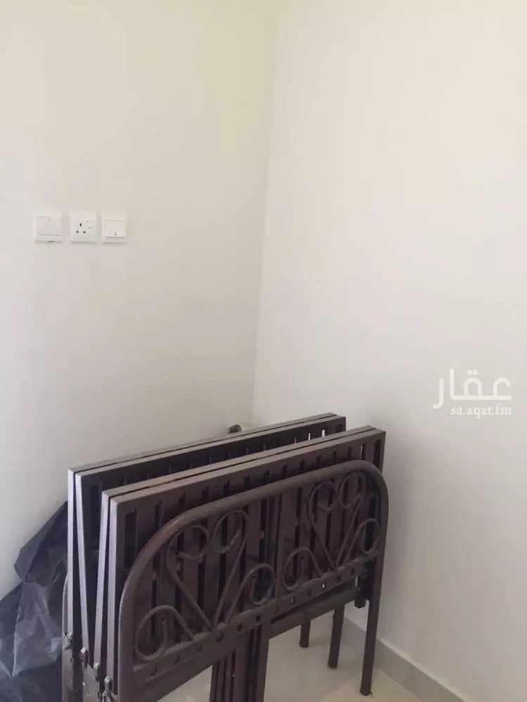 غرفة للإيجار في شارع أبي المجد الشنائي, القيروان, الرياض