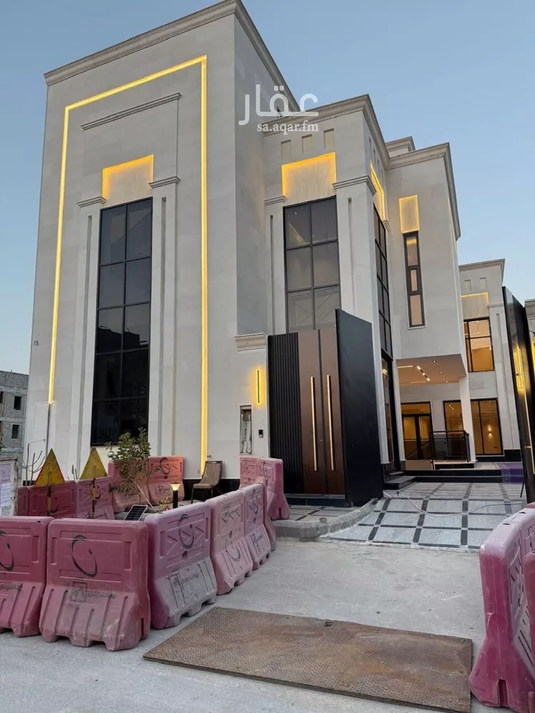 فيلا للبيع في شارع أبي الحسن الأسفرائيني, حي المهدية, مدينة الرياض, منطقة الرياض صورة 2