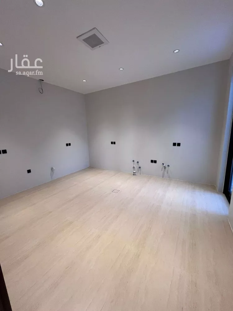 فيلا للبيع في شارع أحمد بن الحسن الأنصاري, حي المهدية, مدينة الرياض, منطقة الرياض 13