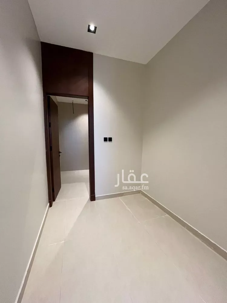 فيلا للبيع في شارع أحمد بن الحسن الأنصاري, حي المهدية, مدينة الرياض, منطقة الرياض 15
