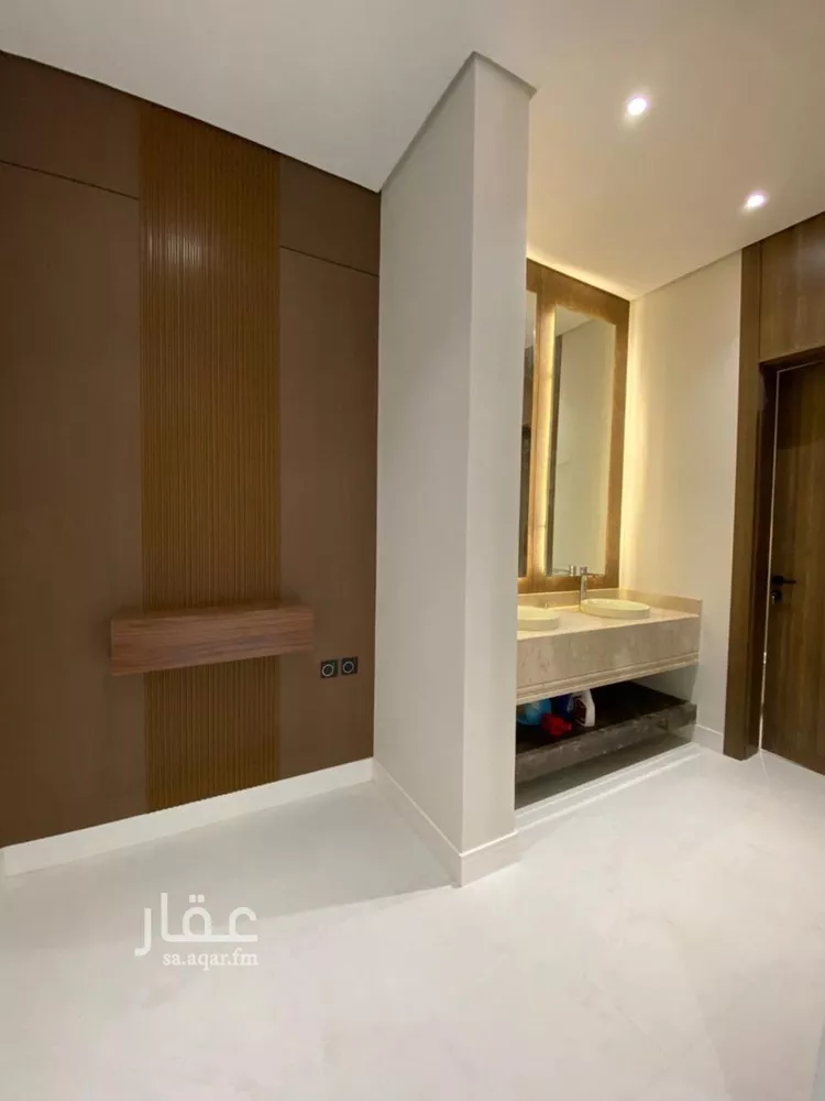 فيلا للبيع في شارع عبداللطيف بن المبارك, حي المهدية, مدينة الرياض, منطقة الرياض صورة 4