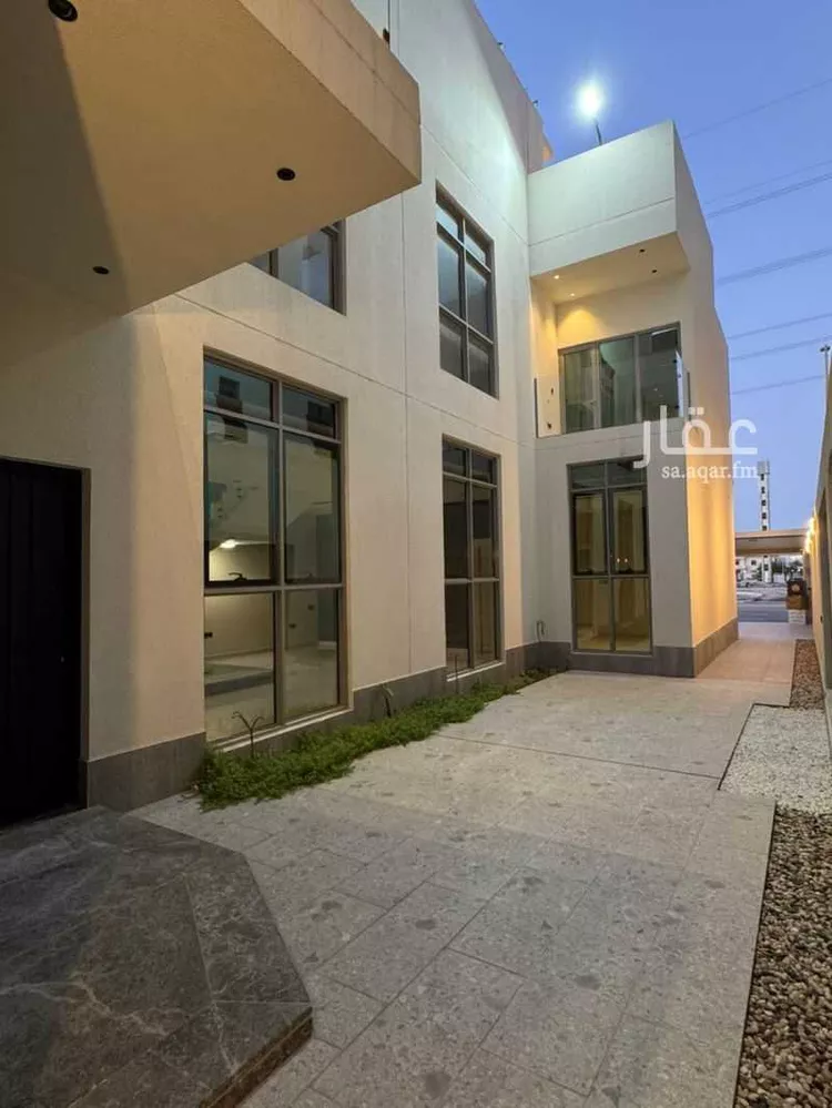 فيلا للبيع في شارع شارع الامير احمد, حي القصور, مدينة الظهران, المنطقة الشرقية 1 صورة