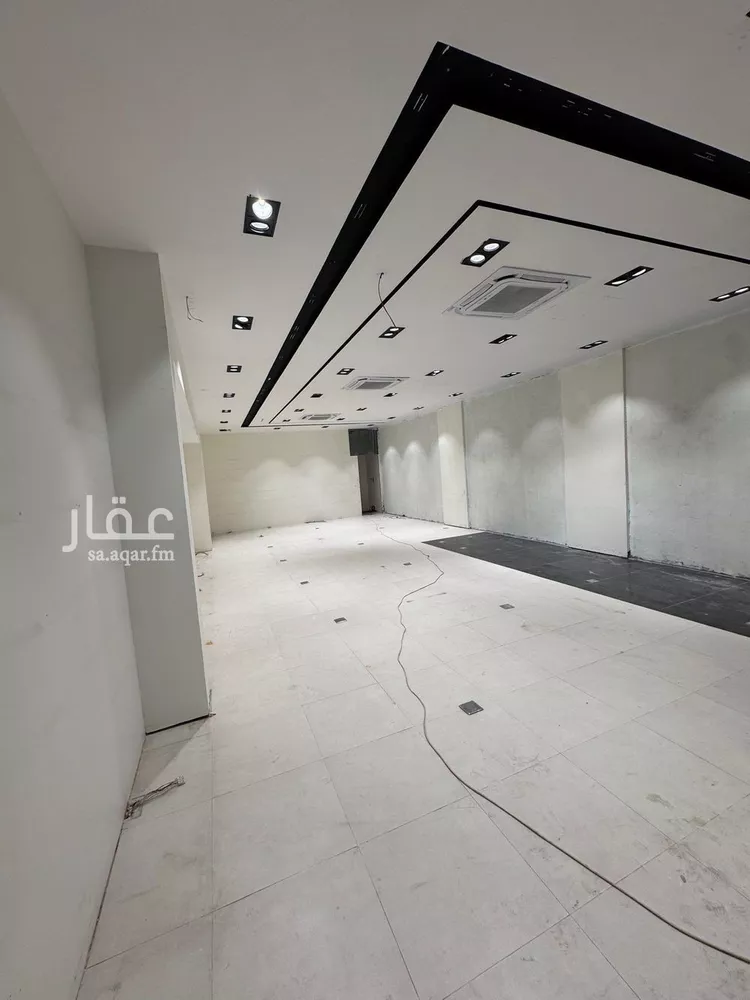 محل للإيجار في شارع الشيخ حسن بن حسين بن علي, حي إشبيلية, مدينة الرياض, منطقة الرياض صورة 2