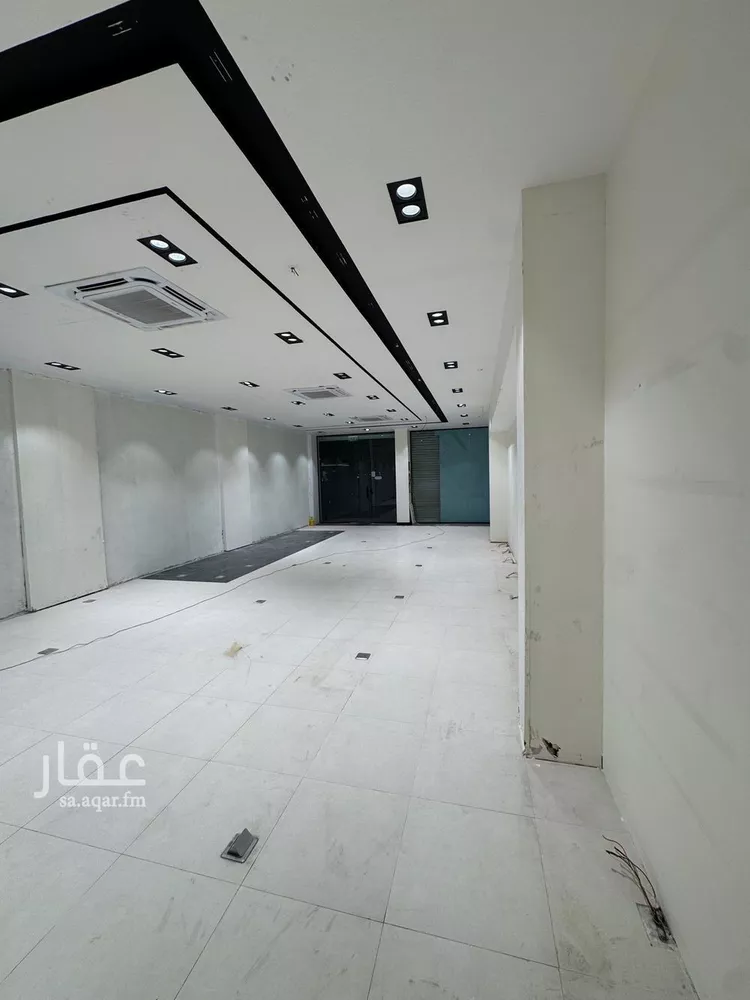 محل للإيجار في شارع الشيخ حسن بن حسين بن علي, حي إشبيلية, مدينة الرياض, منطقة الرياض