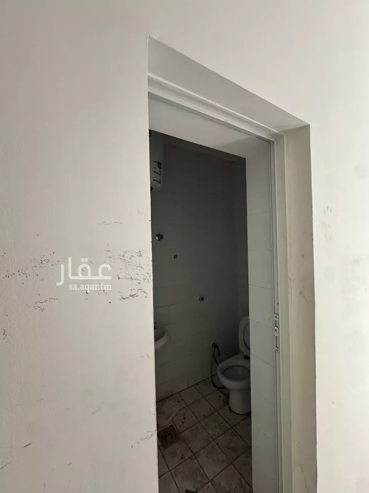 محل للإيجار في شارع الشيخ حسن بن حسين بن علي, حي إشبيلية, مدينة الرياض, منطقة الرياض صورة 4