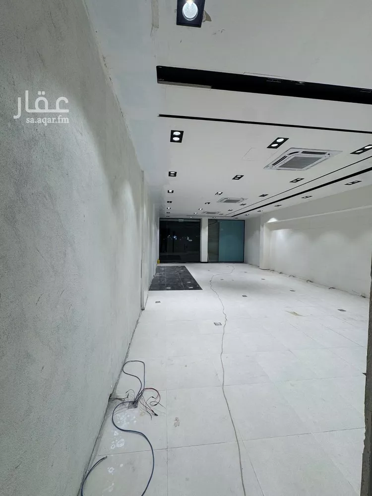 محل للإيجار في شارع الشيخ حسن بن حسين بن علي, حي إشبيلية, مدينة الرياض, منطقة الرياض صورة 3
