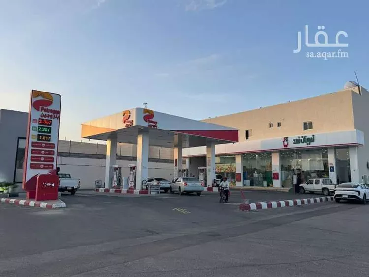 محل للبيع في شارع  طريق الملك فيصل, حي المطار, مدينة عرعر, منطقة الحدود الشماليه صورة 3