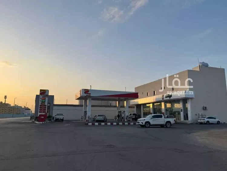 محل للبيع في شارع  طريق الملك فيصل, حي المطار, مدينة عرعر, منطقة الحدود الشماليه صورة 2