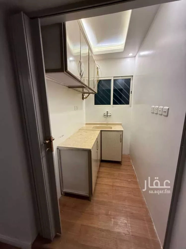 مكتب تجاري للإيجار في شارع عامر بن أبي الحسن, حي الإزدهار, مدينة الرياض, منطقة الرياض
