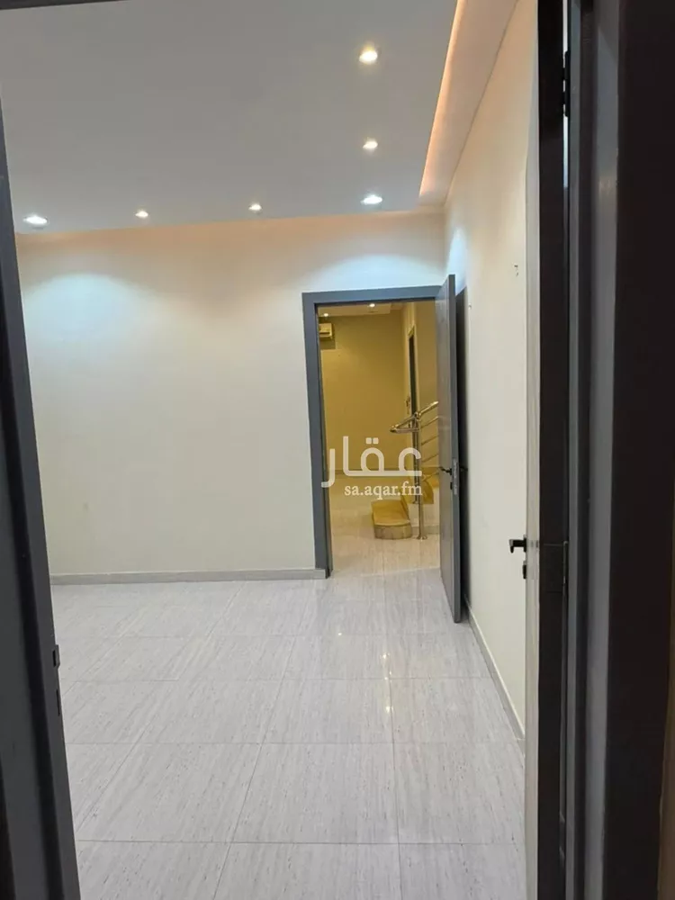 فيلا للإيجار في شارع حسن الشاعر, حي عكاظ, مدينة الرياض, منطقة الرياض صورة 3