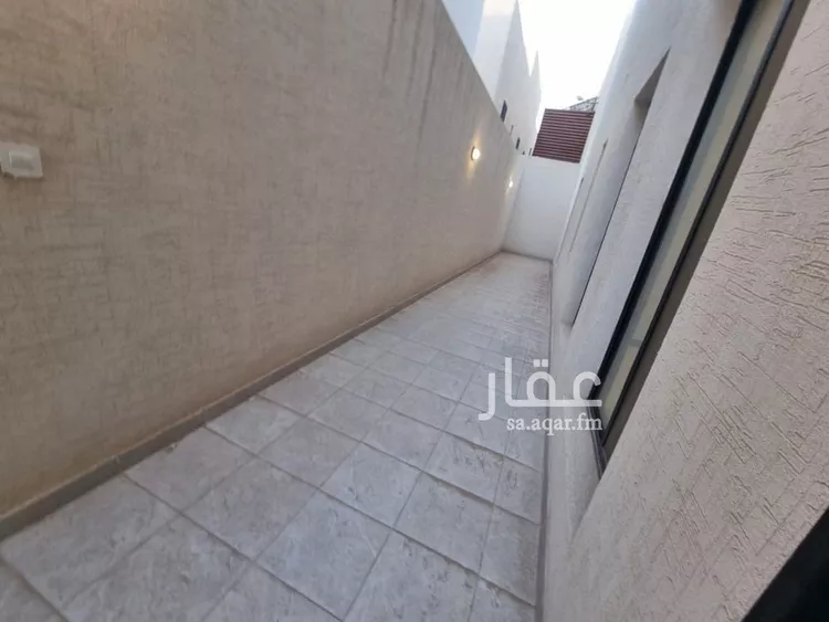دور للبيع في شارع القاضي شريح, حي عكاظ, مدينة الرياض, منطقة الرياض صورة 3