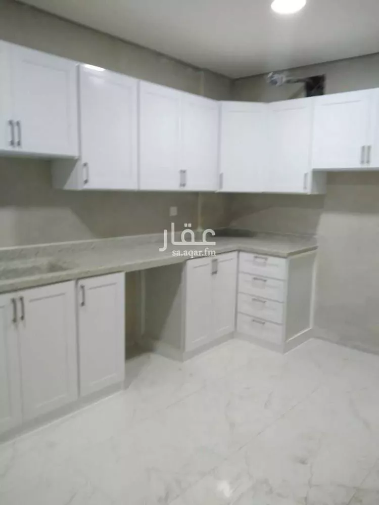 عمارة للإيجار في شارع النعمان بن المنذر, حي الشراع, مدينة الخبر, المنطقة الشرقية