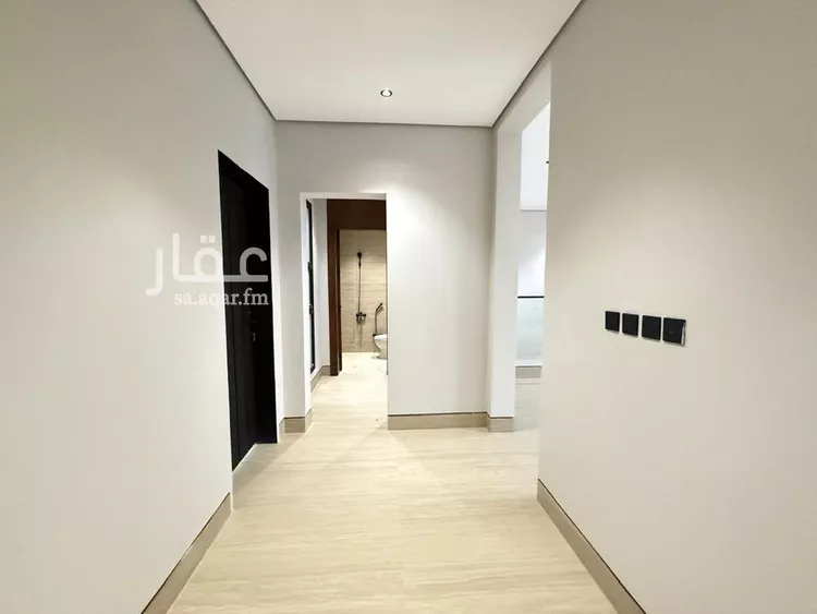 فيلا للبيع في شارع أحمد بن الحسن الأنصاري, حي المهدية, مدينة الرياض, منطقة الرياض صورة 2