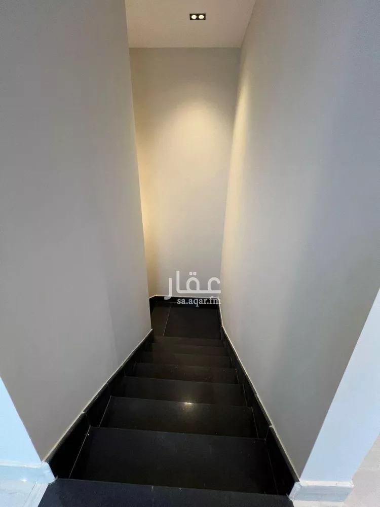 فيلا للبيع في شارع حامد أزهر, حي المهدية, مدينة الرياض, منطقة الرياض صورة 5