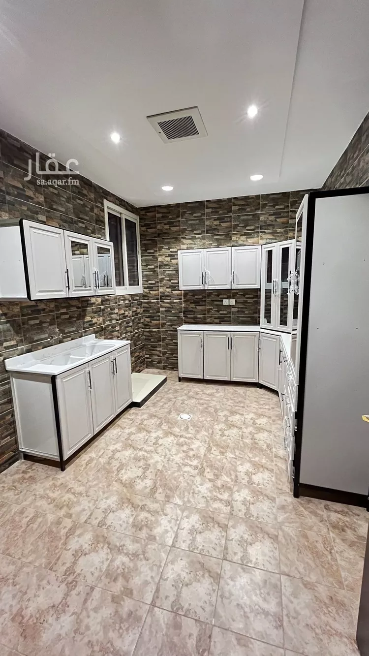 دور للإيجار في شارع عمر المحروسي, حي القيروان, مدينة الرياض, منطقة الرياض صورة 3