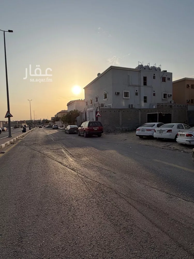 عمارة للبيع في شارع الاسود ابن مالك, حي طيبة, مدينة الدمام, المنطقة الشرقية صورة 3