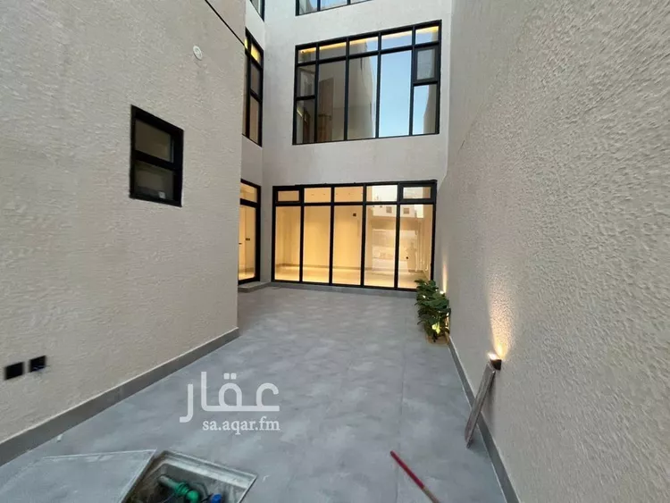 فيلا للبيع في شارع أحمد بن الحسن الأنصاري, حي المهدية, مدينة الرياض, منطقة الرياض 11