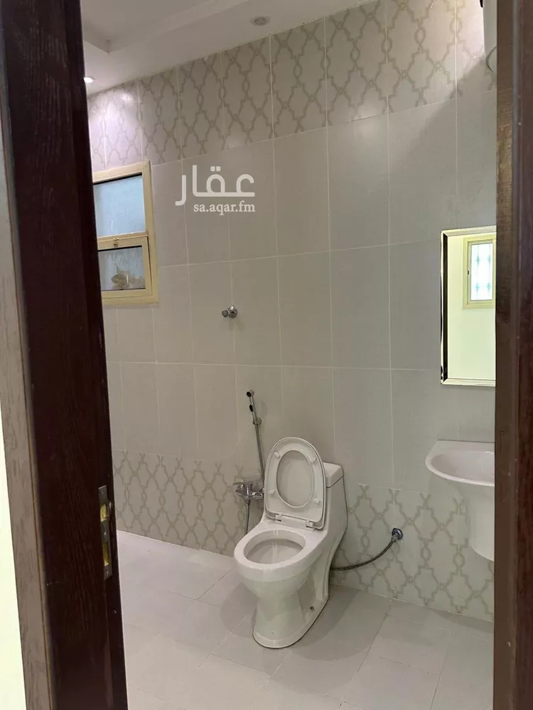 دور للإيجار في شارع عبدالعزيز الربيعه, حي عكاظ, مدينة الرياض, منطقة الرياض صورة 4