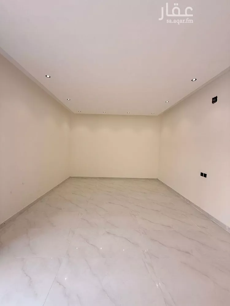 فيلا للبيع في شارع جعفر بن أبي المغيرة, حي عكاظ, مدينة الرياض, منطقة الرياض صورة 5