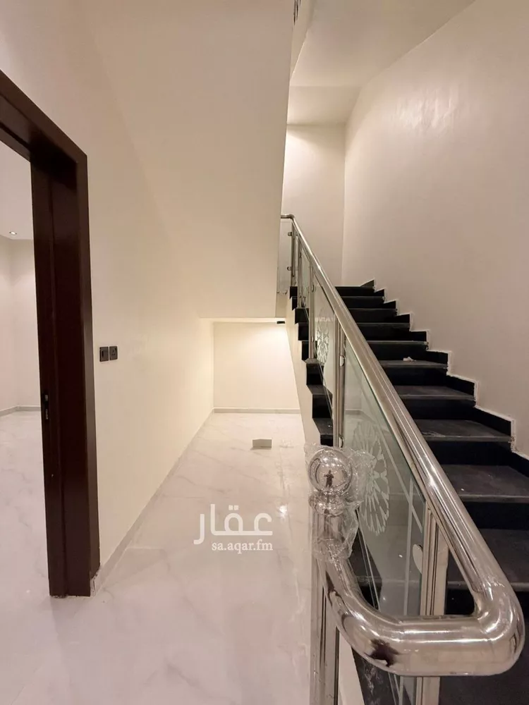 فيلا للبيع في شارع حميد الطويل, حي عكاظ, مدينة الرياض, منطقة الرياض 14